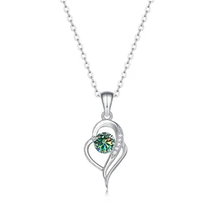 Élégant collier en argent S925 avec pendentif en cœur et pierre de moissanite verte brillante