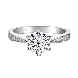 Klassischer Sechs-Klauen-Ring aus 925er Sterlingsilber mit brillantem Moissanit-Stein