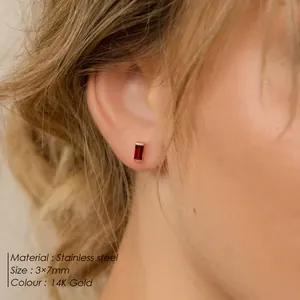Boucles d'oreilles rectangulaires en acier doré 14K avec rubis rouge de 3x7mm