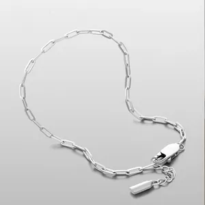 Bracelet chaîne trombone minimaliste en argent avec fermoir mousqueton et extension réglable