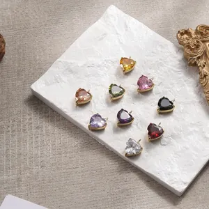 Neun bunte Zirkonia-Herzanhänger mit Vergoldung für die DIY-Schmuckherstellung