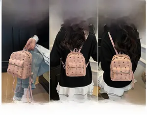 Mini sac à dos en similicuir rose présenté en modes porté main, épaule et dos