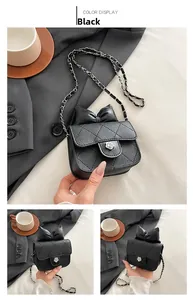 Details der schwarzen Stepptasche mit Kamelien-Metallschnalle und Schleifenverzierung