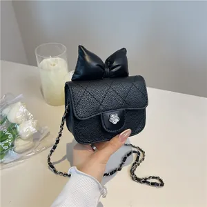 Damen Mini Gesteppte Umhängetasche Mit Großer Schleife Kamelien-Schloss Elegante Kette Riemen Kleine Quadratische Tasche Mode Accessoire