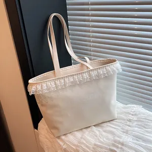 Sac fourre-tout crème chic avec bordure en dentelle et lettrage pour femmes