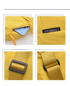 Dettaglio della borsa a tracolla in nylon giallo con tasca zip e fibbia regolabile
