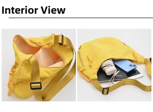Vista interna di una capiente borsa in nylon giallo che mostra lo spazio di archiviazione