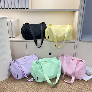 Sac Bandoulière Femme en Nylon Grande Capacité Tissu Imperméable Couleurs Macaron Décontracté Voyage Sport Main
