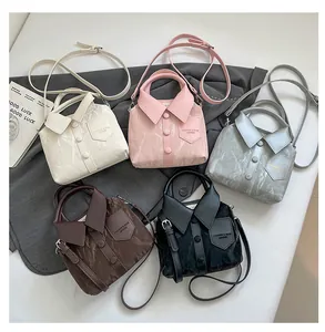 Detailansicht minimalistischer Handtaschen im Hemd-Design in fünf Farben auf Texturgrund