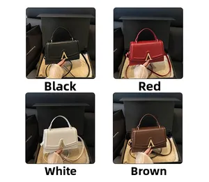 Französische quadratische Handtasche in Schwarz, Rot, Weiß und Kaffeebraun aus Leder