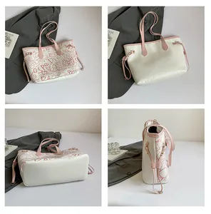 Dettagli della grande borsa tote rosa e bianca con stampa graffiti rossi e coulisse