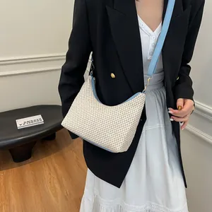 Sac Hobo en Paille Tissée pour Femmes avec Garniture en Cuir PU Bandoulière Réglable Sac à Bandoulière de Mode Décontractée