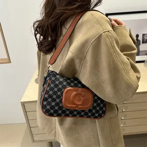 Vintage shoulder bag with monogram chain pattern and brown leather G logo patch