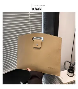 Détail de la sacoche pour ordinateur kaki en similicuir avec fermeture magnétique