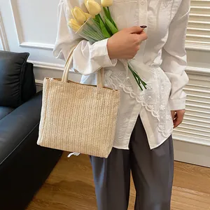 Sac fourre-tout en paille tressée à chevrons avec doubles poignées rondes solides