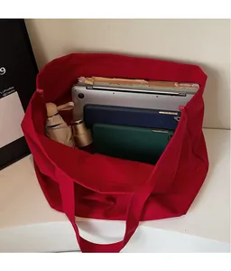 Große rote Canvas-Einkaufstasche innen mit Platz für Laptop, Bücher und Regenschirm