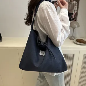 Dunkelblaue Denim-Tragetasche für Damen, minimalistisches Design, große Schultertasche