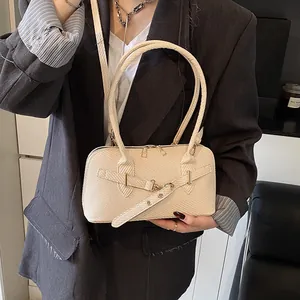 Sac bowling beige tressé avec boucle dorée et bandoulière amovible pour femme