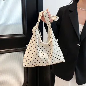 Grande borsa tote in tela a pois minimalista con tracolla larga regolabile da donna