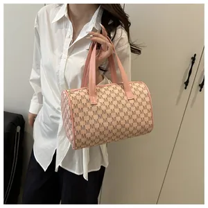Detail of Boston bag with logo pattern, pink leather handles and gold metal zipper