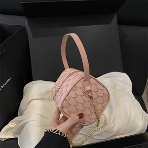 Sac à Main en Cuir PU Vintage Avec Impression de Lettre M pour Femmes Sac à Bandoulière Mini Cylindre Chaîne en Or Sac Messager Quotidien
