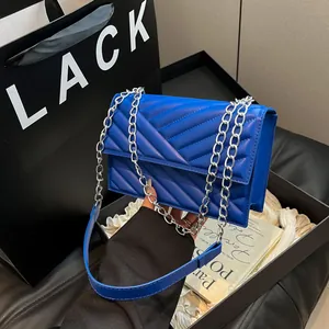 Damen Mode Chevron Gesteppt Kettentasche PU Leder Klappe Schultertasche Umhängetasche Minimalistisch Elegant Kleine Quadratische Tasche Alltag Streetwear
