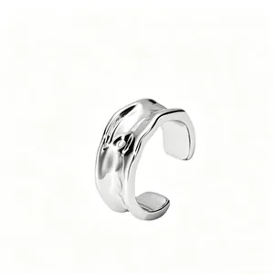 Minimalist S925 silver ear cuff featuring a textured liquid metal design and mirror finish