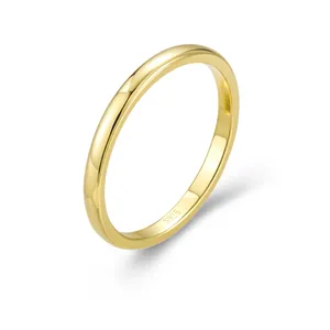 Anello minimalista in argento sterling S925 placcato oro con finitura lucida e incisione