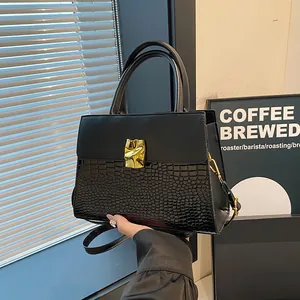 Sac à main rétro noir à motif crocodile avec boucle dorée et bandoulière amovible