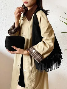 Retro zwarte faux suède shopper met franjes en bijpassend klein tasje in tweedelige set