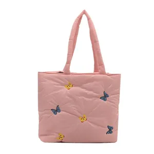 Grand sac fourre-tout matelassé rose avec broderie papillon pour l'automne et l'hiver