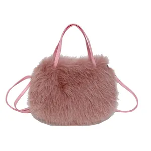 Sac à bandoulière chic en peluche rose avec poignée en perles et fausse fourrure douce