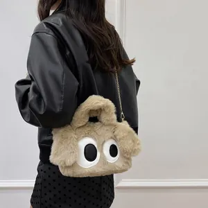 Sac peluche chien kaki avec de grands yeux et une bandoulière chaîne dorée