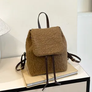 Petit Sac à Dos Décontracté en Peau de Mouton Synthétique pour Femme Tissu de Laine Automne Hiver Sac Seau à Cordon pour Voyage