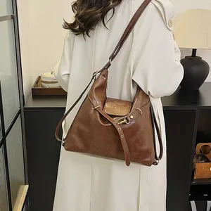 Bolso bandolera marrón retro para mujer de gran capacidad con textura de cuero y ganchos oro