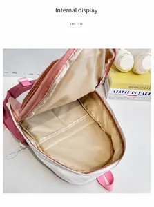 Innenansicht des japanischen Schulrucksacks mit großem Fassungsvermögen und Laptopfach