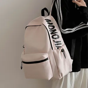 Minimalistische roze nylon rugzak met grote capaciteit voor studenten en dagelijks woonwerkverkeer
