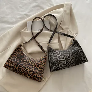Women's Vintage Leopard Print Underarm Bag Fashion Synthetic Leather Baguette Shoulder Bag Minimalist Handbag With Zipper