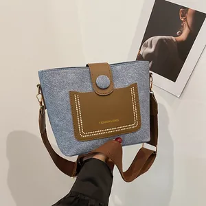 Women Fashion PU Leather Bucket Crossbody Bag Versatile Wide Shoulder Strap Handbag With Metal Studs For Daily Travel