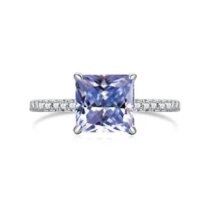 Zilveren ring met princess cut roze moissanite, pavé-zetting en GRA-certificaat
