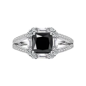 Detailansicht eines 2-Karat Moissanit-Rings aus S925-Silber mit schwarzem Edelstein