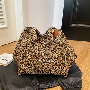 Women's Retro Leopard Print Canvas Tote Bag Large Capacity Commuting Shoulder Bag With Rivets Street Fashion Casual Handbag