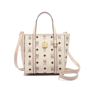 Sac seau blanc cassé avec imprimé ours et bandoulière réglable pour femmes chic