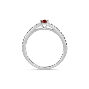 Elegante 4mm S925 zilveren ring met dieprode edelsteen en verfijnde pavé-diamanten