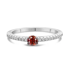 Elegante ring van 925 sterling zilver met ronde rode edelsteen en zijsteentjes