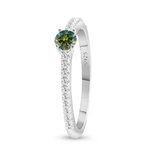 Elegante S925 zilveren ring met groene moissaniet en fonkelende diamanten pavé