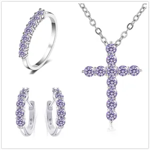S925 Sterlingsilber Schmuckset mit 2,8 Karat lila Moissanit Kreuzanhänger und Ring