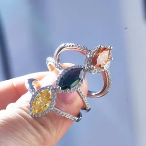 Drei Ringe mit Marquise-Moissanit in Gelb, Grün und Bernstein auf s925 Silberbändern