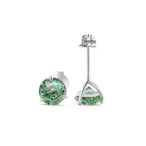 Détail macro du poinçon S925 en argent fin sur clous d'oreilles ronds en moissanite
