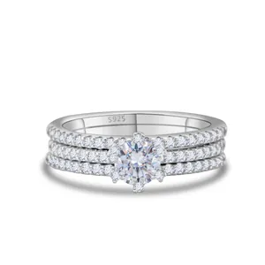 Anillo de plata 925 con moissanita de 6 garras y triple banda pavimentada con piedras finas